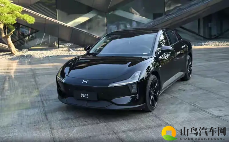 没对比就没伤害！小鹏M03遇上长安启源A06，差距蛮大的-1