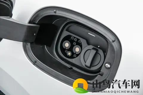 15万内拿下高配智电家轿：小鹏MONA M03与长安启源A06，如何二选一-3