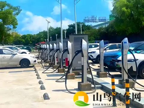 济南明确新能源汽车收费规范:充电服务费与电费外不得加收停车费-1