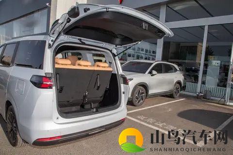 10万内MPV推荐！五菱星光730PHEV，全能舒享大7座MPV-2