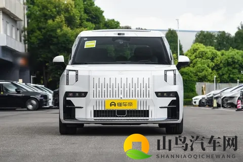 740km续航+中央过道！极氪009七座MPV，三代同堂出行太香？-3