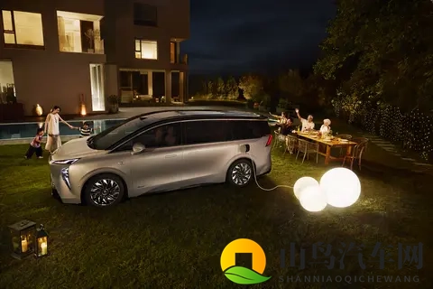 采用贯穿式三联屏设计，别克至境世家内饰官图发布-1