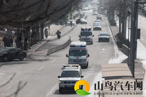 应急车道换胎扣12分？老司机都踩过的坑，说清楚合法操作边界-1