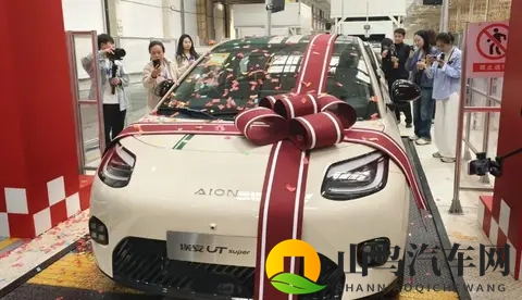 皇子成年礼共大臣使用:古代成年礼惊现豪车,尊贵仪式汽车成焦点-2