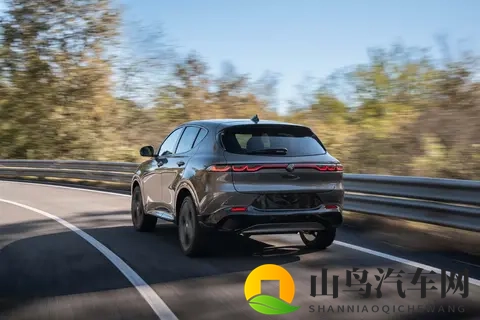 细节设计更加运动，新款阿尔法·罗密欧托纳利实车都曝光-2