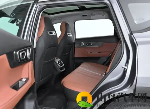 仅售799万！被人称为“平民版”路虎小卫士，实力媲美坦克300！-3