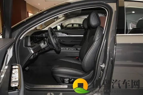 林肯 Z 选买指南：2025 款燃油 _ 混动配置差异与性价比推荐-3