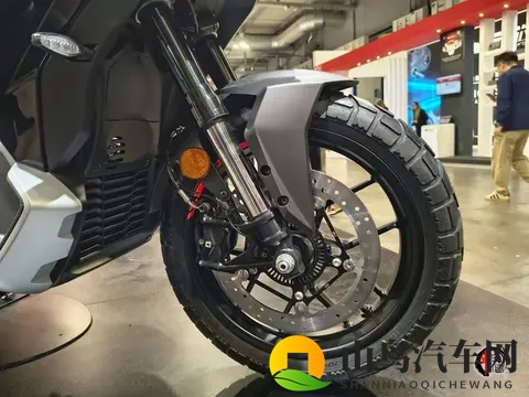 EICMA 2025：Aprilia SR GT 400跨界踏板，融合丰富电控与探险灵魂-1