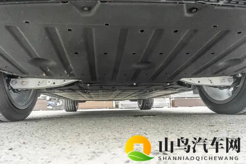 17万买6座车，选零跑C16纯电版，续航630km，空间大-3