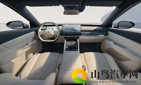 试驾东风奕派eπ007+ ，颜值实用两不误，家用代步不用再纠结-3