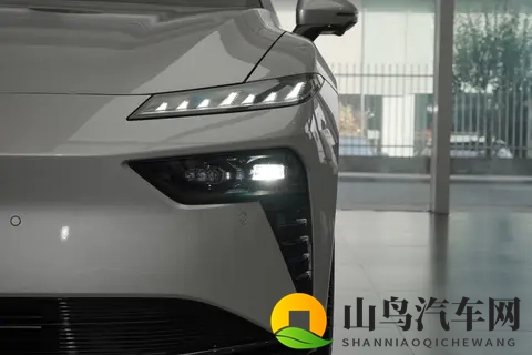 体验eπ007+：37秒破百+激光雷达，这回15万级轿车卷到头了？-3