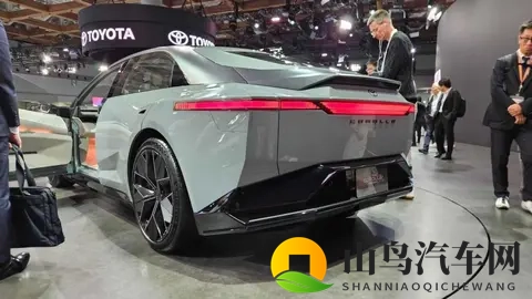 触屏可滑移、配燃油+插混动力可选,全新一代卡罗拉有哪些看点?-2