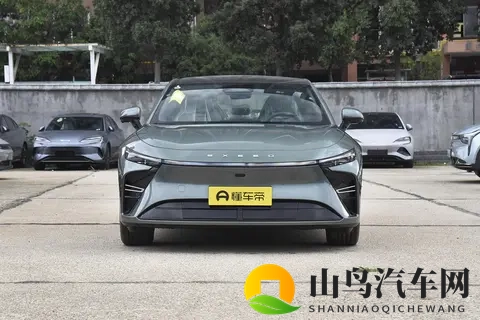 新能源车家用推荐！这车配8295芯片，空间大，安全性高，值得一看-3