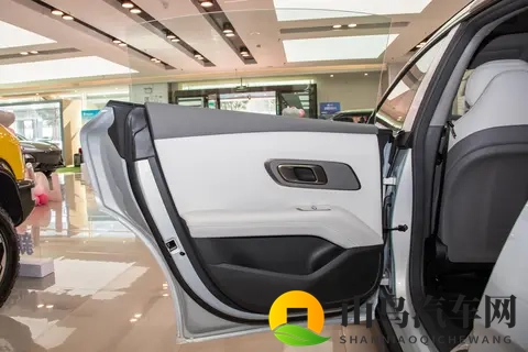 续航560km,标配3C快充,轴距2900mm,激光雷达加持-3