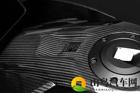 限量 100 部,KTM - 博速 2026 Brabus 1400 R 署名版-1