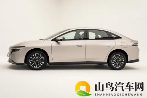 东风日产 N6 预售开启！180km 纯电 + 大沙发 合资插混家轿新选择-2