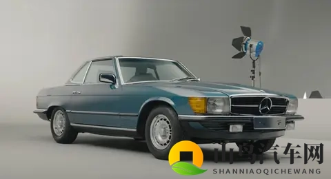 92岁老人收藏的1982年全新奔驰500SL-2