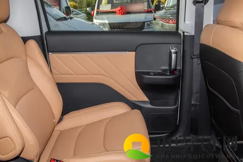 10万级家用MPV新标杆！7座大空间+电滑门，星光 730值得一看-2