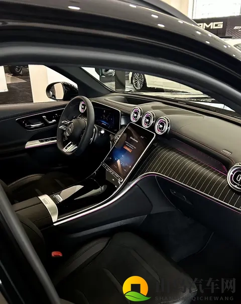 2026款AMG C43 4MATIC上市:价格下探与配置调整背后的性能逻辑-2