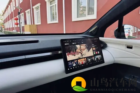 试驾极氪X精致臻享款,精致小车再进化!-2