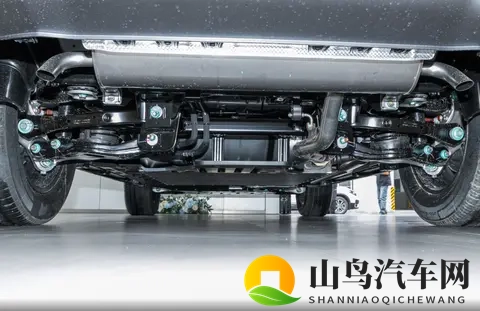 单月销量超20000台！这台中大型硬派越野让人意外，起步价1798万-2