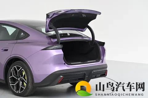 深蓝L06实车体验:续航长,配置高,适合家用和年轻人-3