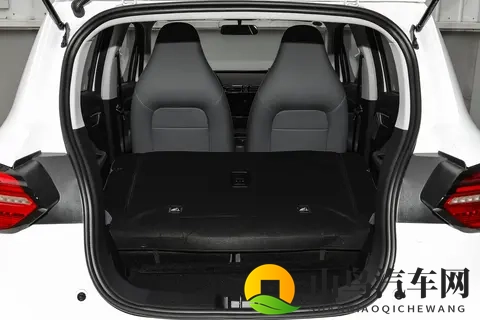 5万级纯电小车，哪款值得买？续航、空间、智能、保值率全都要-3