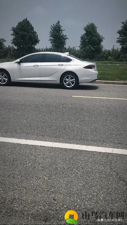 别克君威15T家用实测：装得下婴儿车+行李箱？5个月家庭用车报告-1