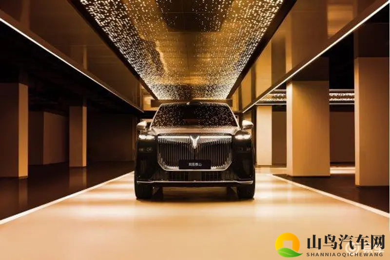 岚图泰山：豪华大六座SUV新王者，起售45万起-1