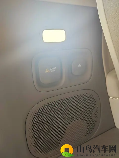 智己LS9实体店看车体验——不愧是上汽旗舰-3