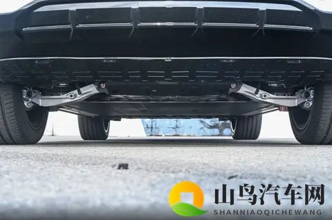 售价2298万起，配900V快充+8295芯片，极氪7X焕新版升级了哪些？-2