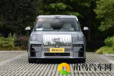 家用MPV推荐极氪009：全家都夸的空间大平层，还有红绿灯计时-3