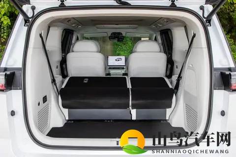 26款岚图梦想家：省心的MPV该这样选，多场景全能才叫真香-1