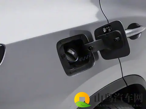 预售1599万起_纯电续航210公里 搭载猎鹰700芯片-2