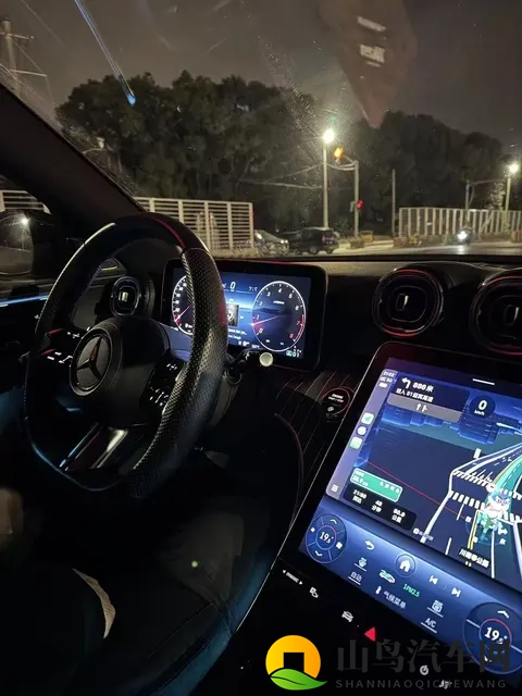 2025款奔驰C级试驾：豪华感真能当饭吃？优缺点扒透-2