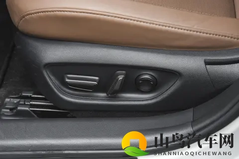 丰田皇冠 (进口) 2024 款 HEV 双版本选买解读-1