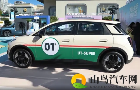 又一款新车上市，续航500km，99秒换电，499万起-3