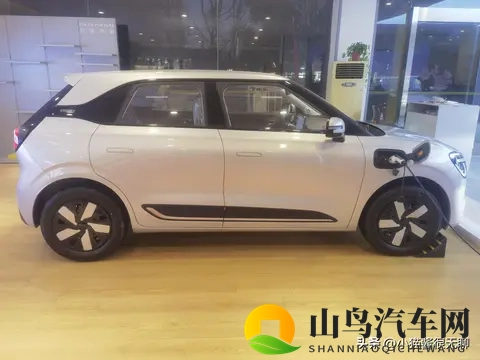 网友改装167度电池纯电车 续航破千公里 还带家人上路-2