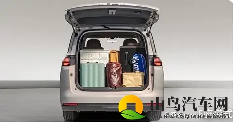 7万起侧滑门MPV，五菱杀疯了！-1