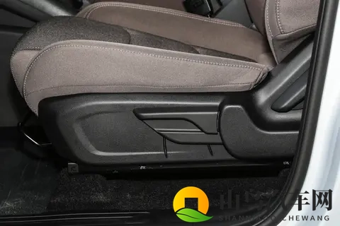 家用MPV别乱买,星光 730这款10万级新车空间大,动力足,实在-3