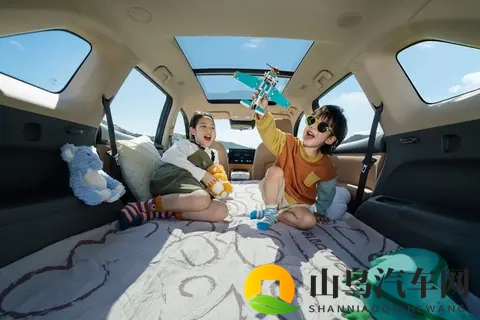 后排纯平 + FSD 悬架!第三代蓝电E5 PLUS,全家出游不挤颠-1