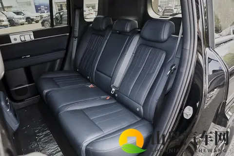 选家用 SUV 怕踩坑？方程豹钛 7 靠这些细节，让全家出行更省心-2