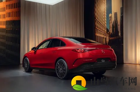 比吉利银河A7还小一圈的车，却被奔驰卖出了“天价”-1