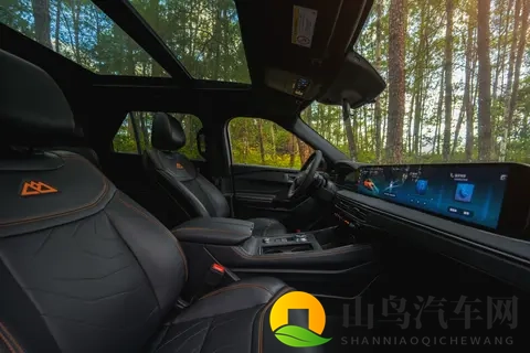 指导价3698万元，福特探险者昆仑穿越版上市-2