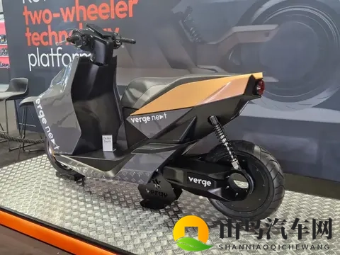 日本厨房老妇与子HD：日本老妇与子：汽车日常见证汽车文化传承-2