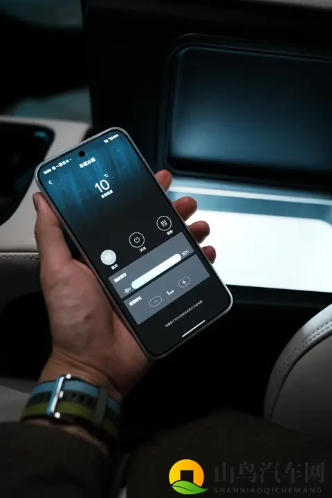 欧美日韩一卡：未来汽车新风向，一卡多能引领潮流-1