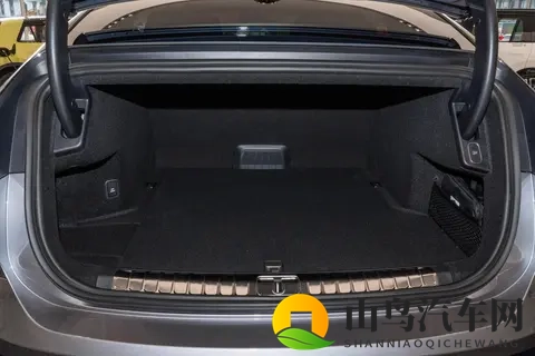 蔚来ET9怎么选才不亏？看完配置表，才知道哪个版本更值得买-3