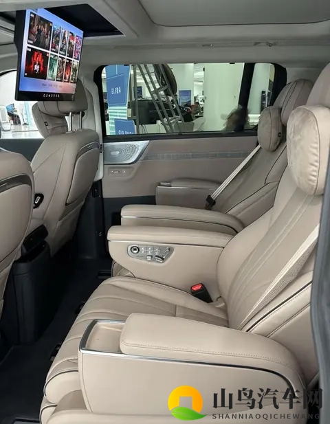 高岭家两姐妹动漫免费观看：新能源汽车盛宴，科技与速度碰撞-1