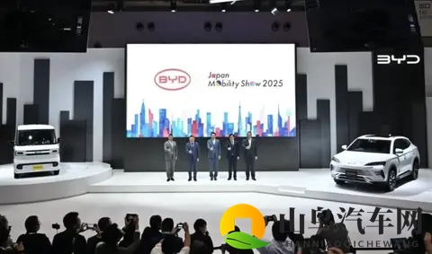 24.99万起就能拿下的豪华MPV 传祺向往M8宗师上市-1