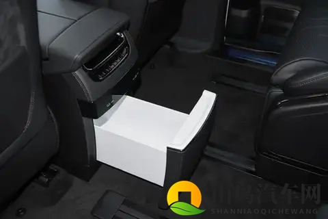 极氪009,集空间、安全、舒适于一身,宜商宜家豪华MPV值得一看-3